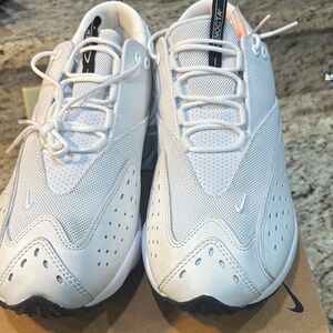 Nike Air Zoom Drive SP White and Black Sneakers